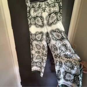 Ann Taylor Wide Leg Pull On Pants - Size Medium Petite - White & Green Paisley